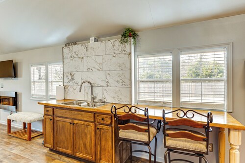 6 Mi to Clift Farm! Pet-friendly Guesthouse