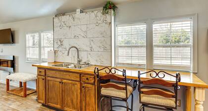 6 Mi to Clift Farm! Pet-friendly Guesthouse