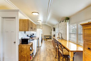 House (0 Bedroom) | Interior - 6 Mi to Clift Farm! Pet-friendly Guesthouse (Harvest)