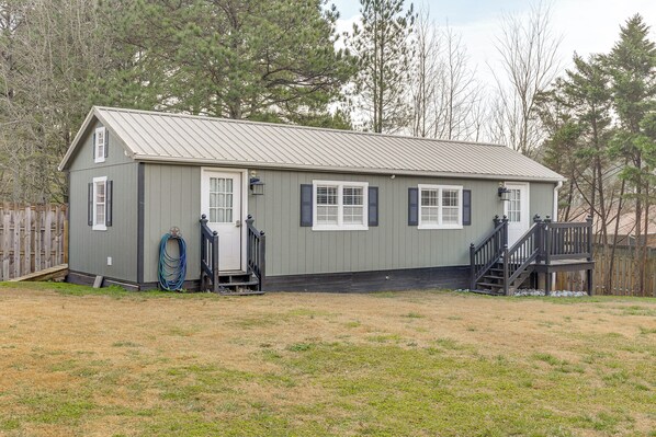 House (0 Bedroom) | Front of property - 6 Mi to Clift Farm! Pet-friendly Guesthouse (Harvest)