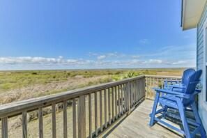 Property grounds - Blessing By The Bay | Community Pool | Sleeps 8 (Galveston)