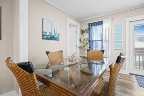 Dining - 4 Br 3 Ba - Bay Front Property W/ Private Pool (Gulf Shores)