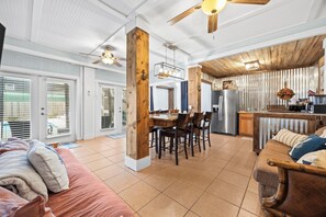 Interior - 4 Br 3 Ba - Bay Front Property W/ Private Pool (Gulf Shores)