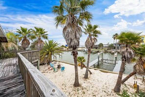 Terrace/patio - 4 Br 3 Ba - Bay Front Property W/ Private Pool (Gulf Shores)