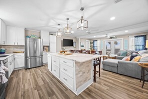 Interior - 4 Br 3 Ba - Bay Front Property W/ Private Pool (Gulf Shores)