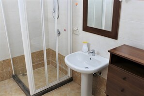 Shower - Holiday Home 'Luca' with Air Conditioning (Porto Cesareo)