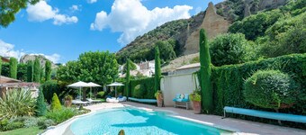 Elegant Villa in Les Mees With Garden