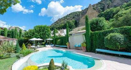 Elegant Villa in Les Mees With Garden