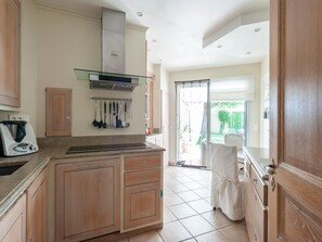 Villa | Private kitchen - Elegant Villa in Les Mees With Garden (Les Mees)