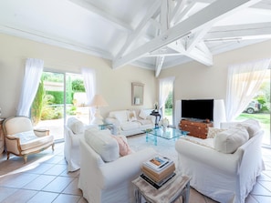 Villa | Living room - Elegant Villa in Les Mees With Garden (Les Mees)