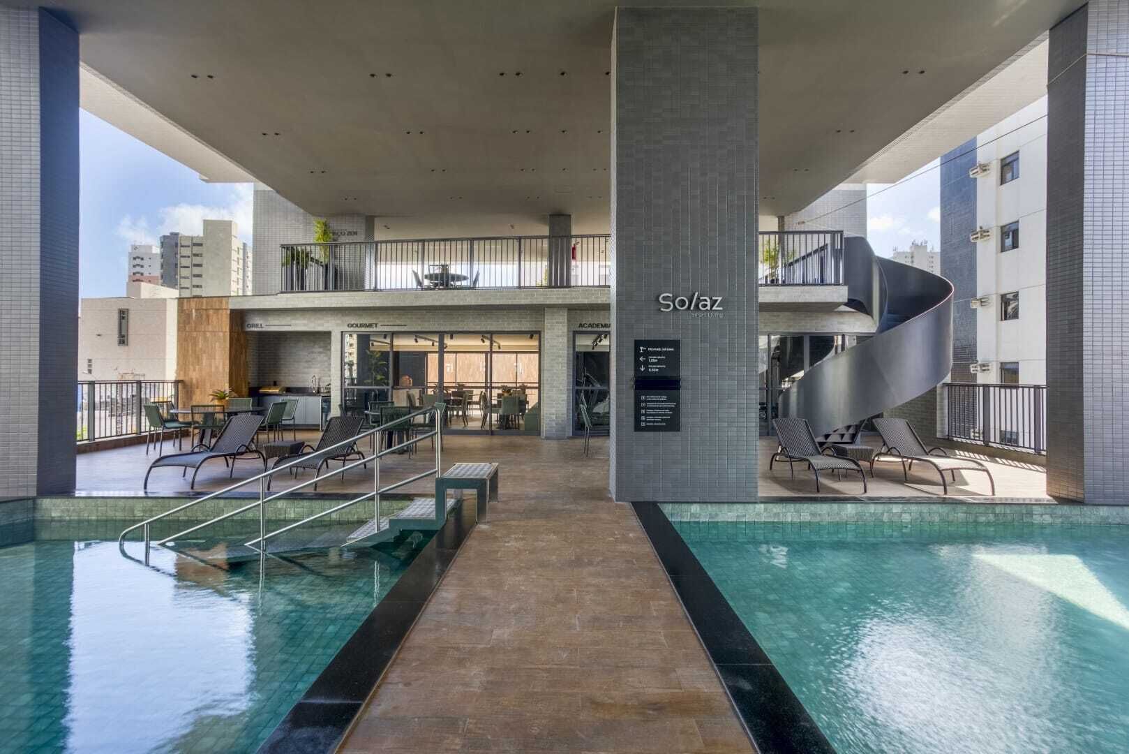 Een binnenzwembad, een verwarmd zwembad