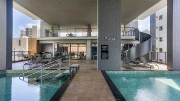 Piscina interna, piscina aquecida