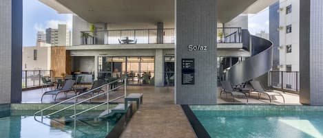 Piscine intérieure, piscine chauffée
