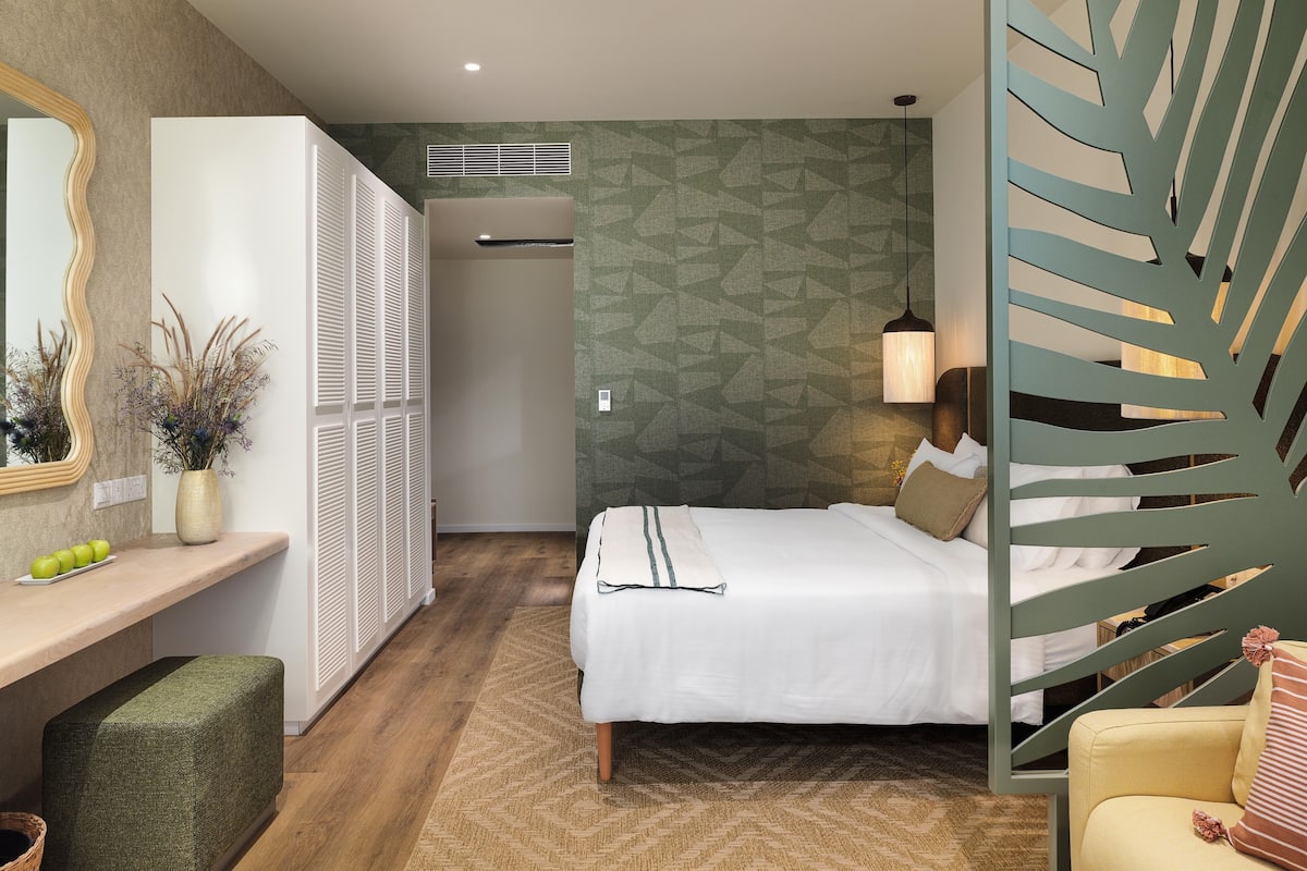 In-room safe, iron/ironing board, free WiFi