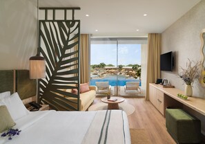 Suite superior, pati, vistes a la piscina