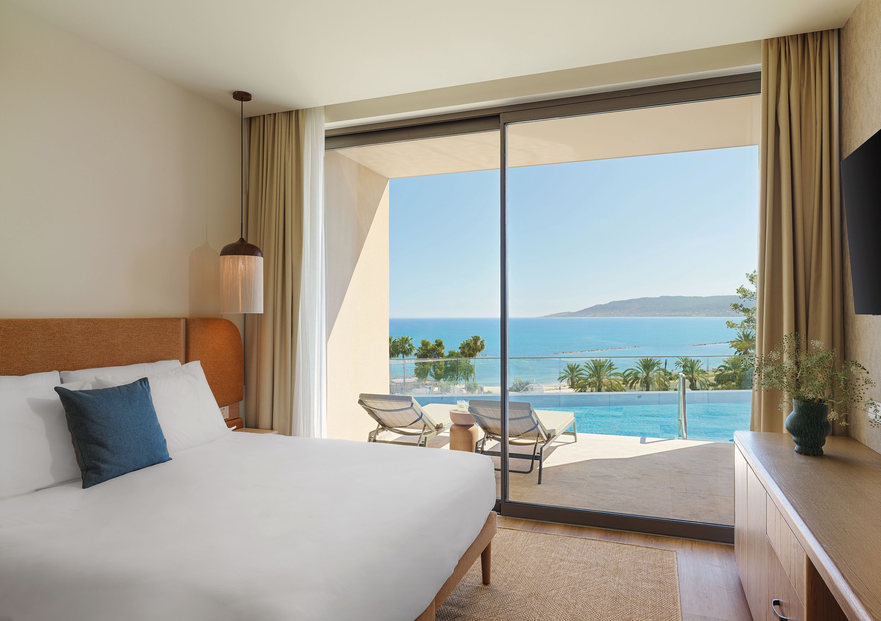 One Bedroom Swim-Up Suite Sea View | 免费迷你吧物品、客房内保险箱、遮光窗帘、熨斗/熨衣板