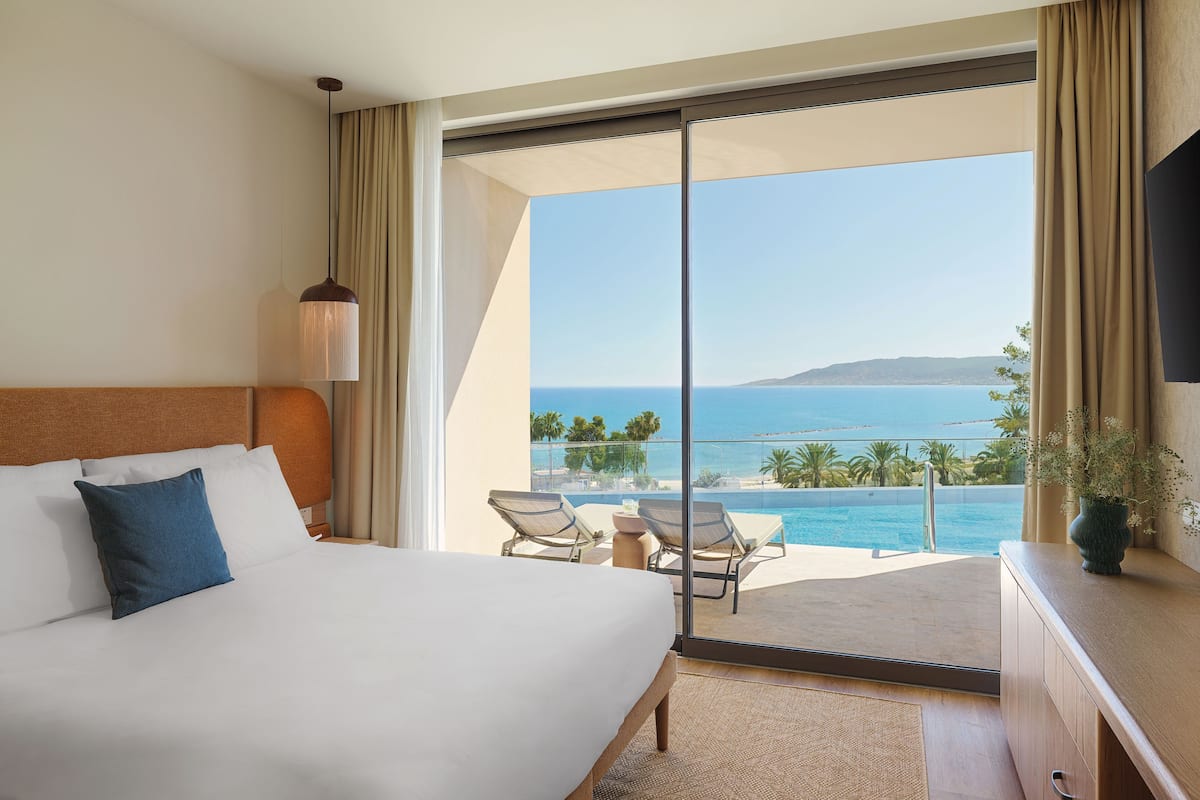 One Bedroom Swim-Up Suite Sea View | Mini-bar avec articles gratuits, coffres-forts dans les chambres
