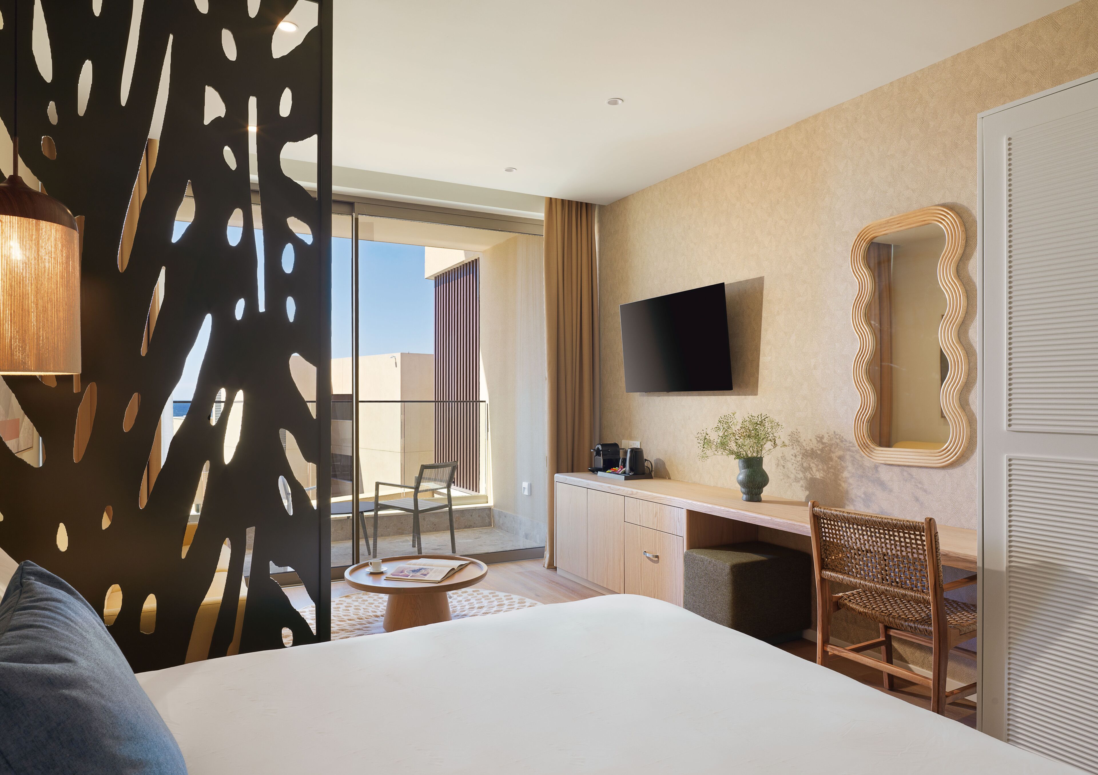 Junior Suite Garden View | 免费迷你吧物品、客房内保险箱、遮光窗帘、熨斗/熨衣板