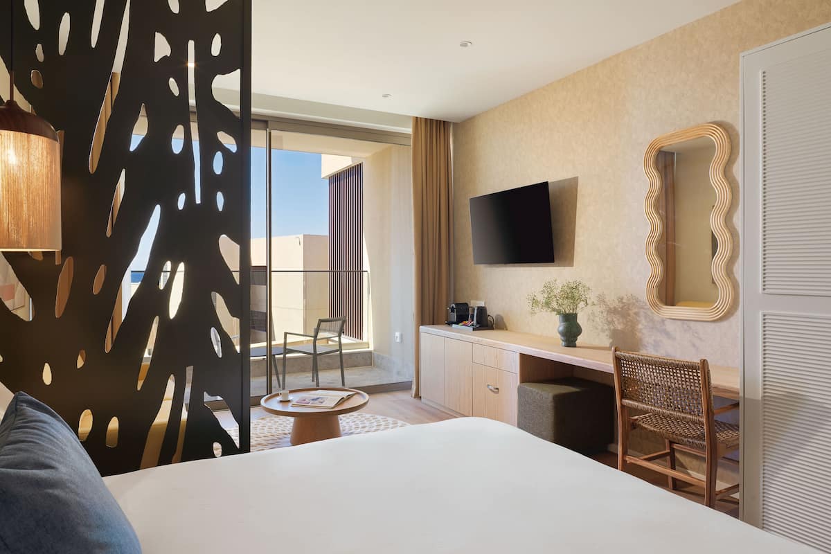 Junior Suite Garden View | Mini-bar avec articles gratuits, coffres-forts dans les chambres