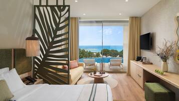 Swim-Up Junior Suite Sea View | In-room safe, iron/ironing board, free WiFi