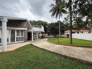 Unclassified image, 5 of 22, button - 10 minutes to the Bannerghatta Zoo! 4 bedroom Private Villa with garden (Bengaluru)