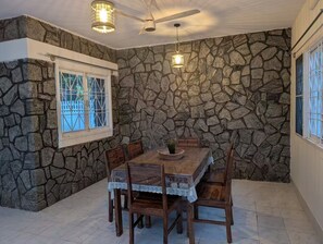Dining - 10 minutes to the Bannerghatta Zoo! 4 bedroom Private Villa with garden (Bengaluru)