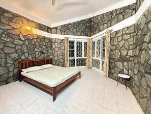 Unclassified image, 2 of 14, button