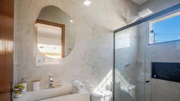 Apartamento básico | Banheiro | Chuveiro