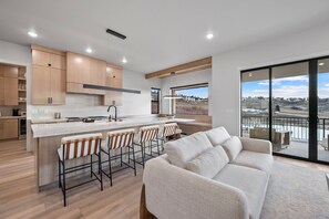 Smart TV, fireplace, video games, offices - Deer Valley Modern 5br5ba Sleeps 16, HotTub-Views (Heber City)