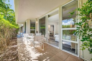 Outdoor dining - Maui Banyan #Q-109B Garden View, A/C, Great Location Near Kam Beach II (Kihei)