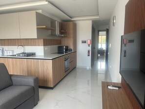 Fridge, microwave, oven, stovetop - Luxurious One-Bedroom Apartment with Sea Views (San Pawl il-Baħar)