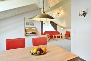 Suite, Balcony | Interior - Landhaushotel Hof Wasserkuppe (Poppenhausen)