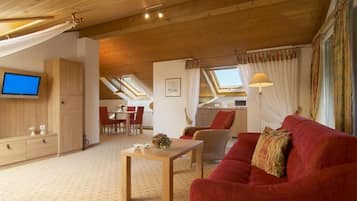 Suite, balcón | Zona de estar