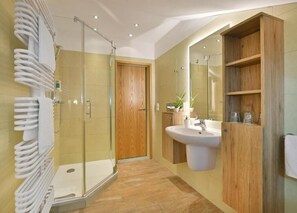Suite, Balkon | Badezimmer | Dusche, Haartrockner, Seife, Shampoo