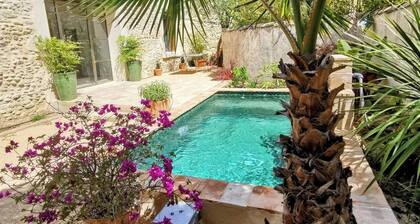 Mas en pierre, piscine et jardin privés, 2ch, 5 pers, 10min du Pont du Gard