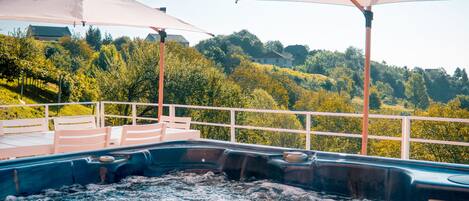 Tina de hidromasaje al aire libre