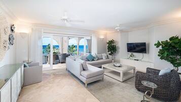 Apartment, 2 Bedrooms | Living area