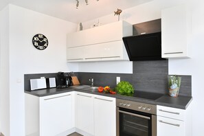 Geladeira, fogão, cooktop, lava-louças