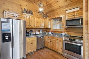 Private kitchen - Smoky Grace 1 Bedroom Home (Sevierville)