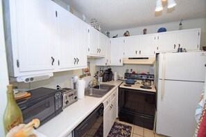 Condo, 2 Bedrooms | Private kitchen | Fridge, coffee/tea maker, toaster - Bridgepoint Ii 201a 2 Bedroom Condo (Ocean City)