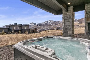 Rumah, 4 kamar tidur | Bathtub spa outdoor