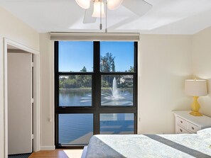 1 bedroom, free WiFi, bed sheets - PRIVATE BEACH ACCESS, SPRING-FED LAKE, WALK TO SIESTA KEY VILLAGE! (Siesta Key)