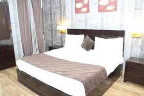 ห้องคอมฟอร์ท, ระเบียง, วิวเมือง | โต๊ะทำงาน, พื้นที่ทำงานแบบใช้แล็ปท็อป, ผ้าม่านกันแสง, ห้องเก็บเสียง