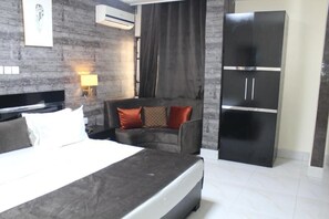 Comfort-Zimmer, Balkon, Stadtblick