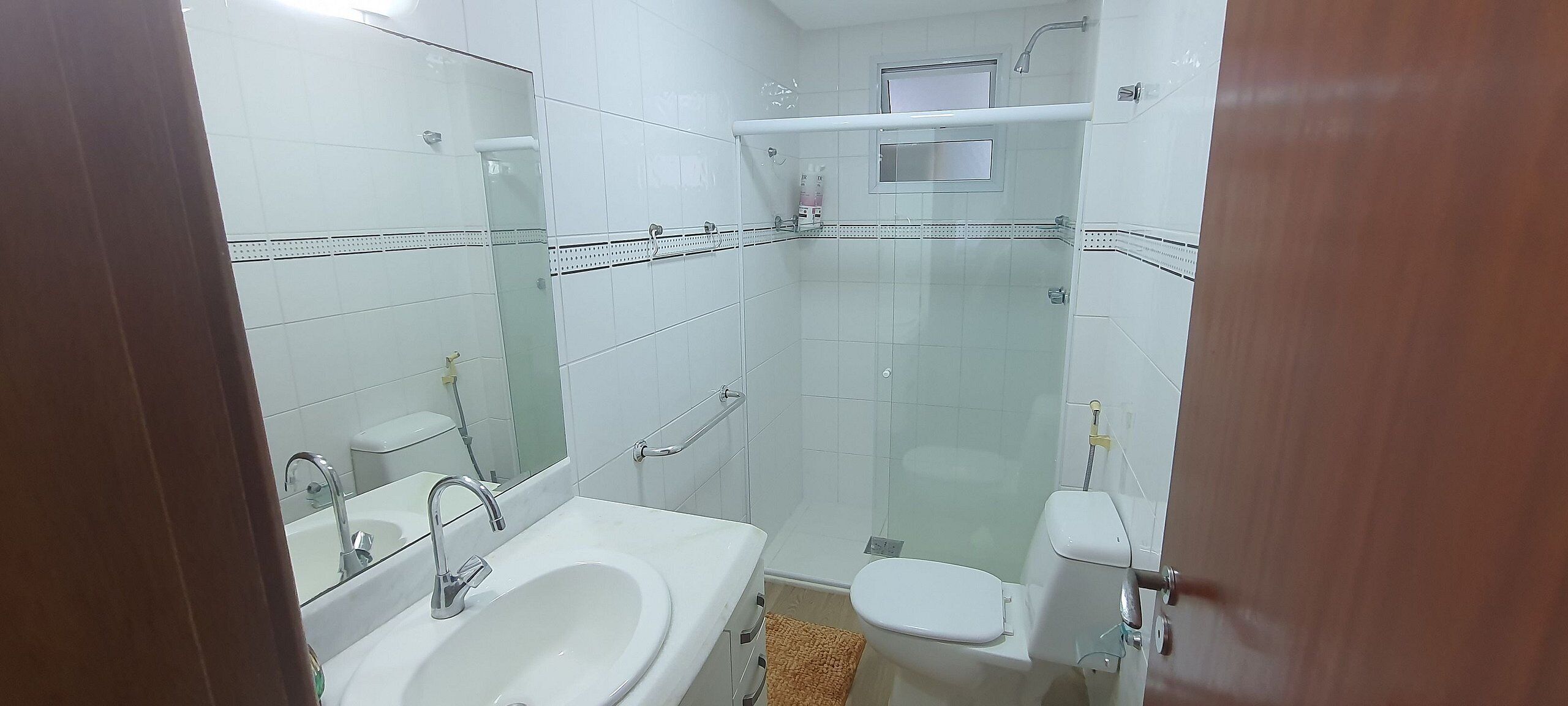 Basic Apartment | Bathroom