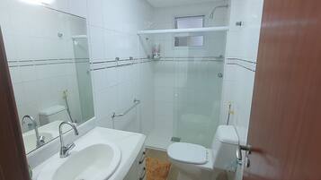 Basic Apartment | Bathroom