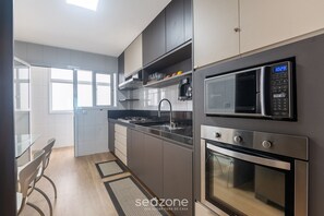 Basic Apartment | Private kitchen - Building w/ Pool in Front of the Beaches of Bacutia and Peracanga - Emqs (Guarapari)