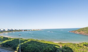 Basic Apartment | Beach - Building w/ Pool in Front of the Beaches of Bacutia and Peracanga - Emqs (Guarapari)