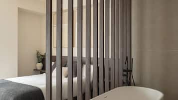 Apartamento, 3 habitaciones | Decoración individual, mobiliario individual, escritorio