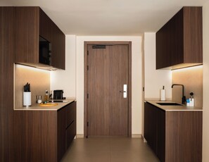 Three-Bedroom Apartment with sofa bed | Private kitchen | Fridge, microwave, oven, stovetop - Limehome Bilbao Zunzunegui (Bilbao)